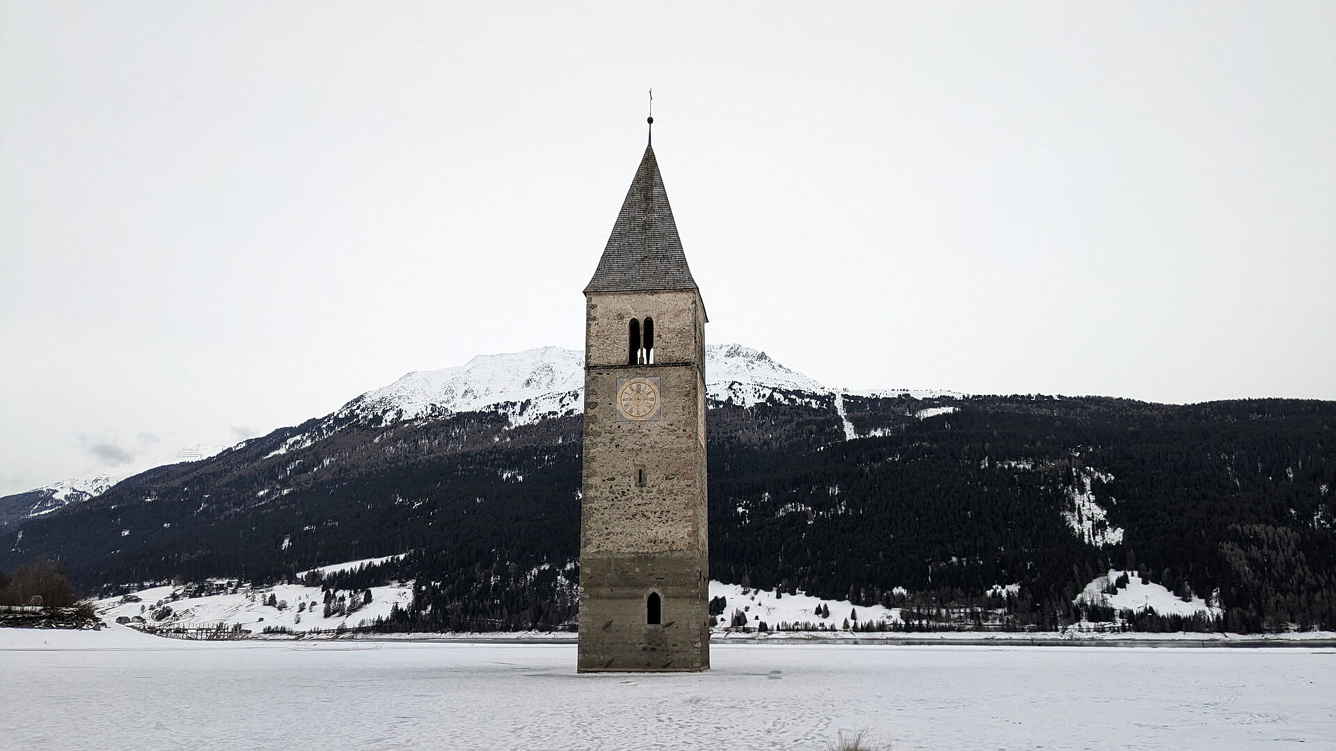Curon Campanile lago di Resia